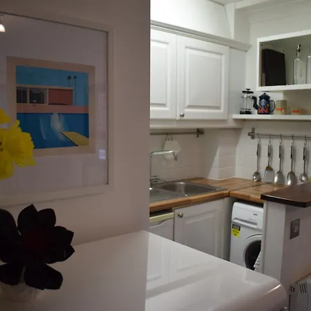 1 Bedroom In Apartment *